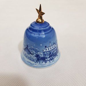 Vintage Christmas Eve in Williamsburg 1988 Bell